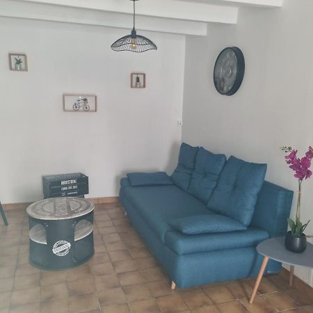 Jolie Petite Maison Dans Village Fortifie Brigueuil المظهر الخارجي الصورة