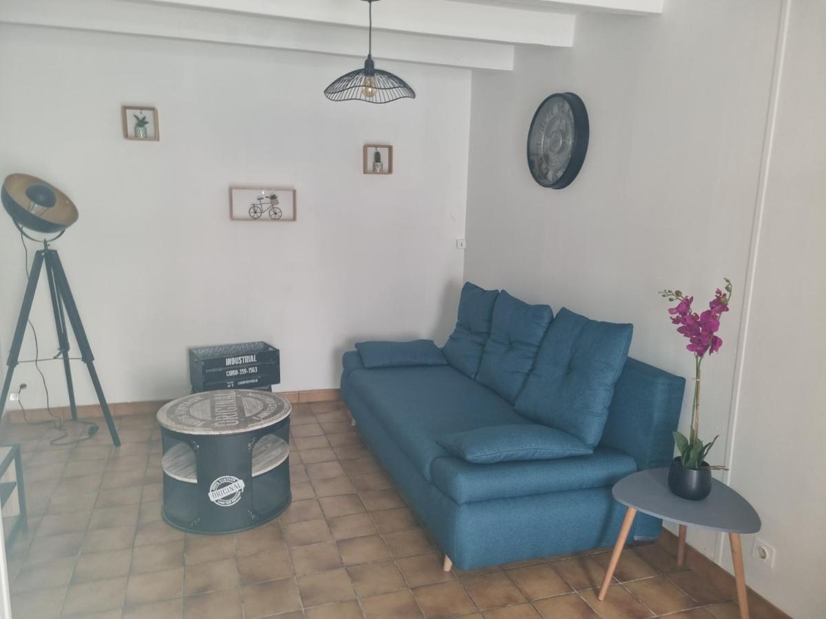Jolie Petite Maison Dans Village Fortifie Brigueuil المظهر الخارجي الصورة