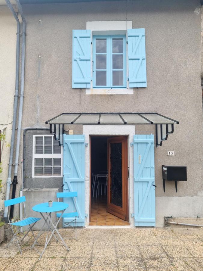 Jolie Petite Maison Dans Village Fortifie Brigueuil المظهر الخارجي الصورة